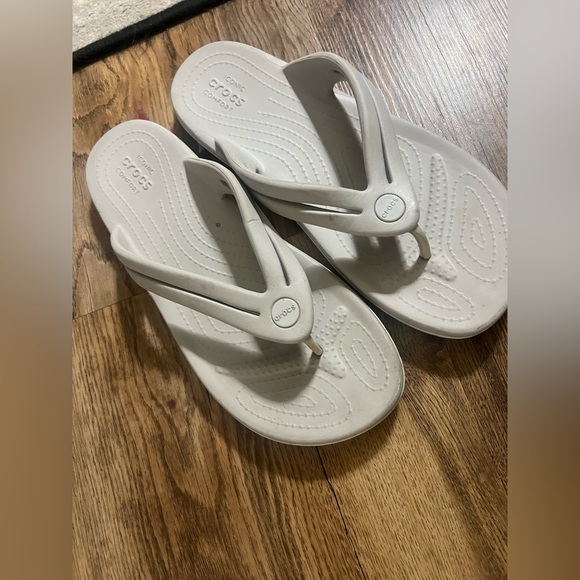 Crocs, iconic comfort, flip-flops, gray women’s 9 very good condition - Picture 6 of 10